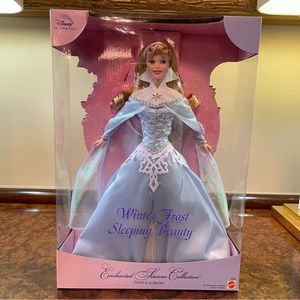 DISNEY WINTER FROST SLEEPING BEAUTY ENCHANTED SERIES COLLECTION